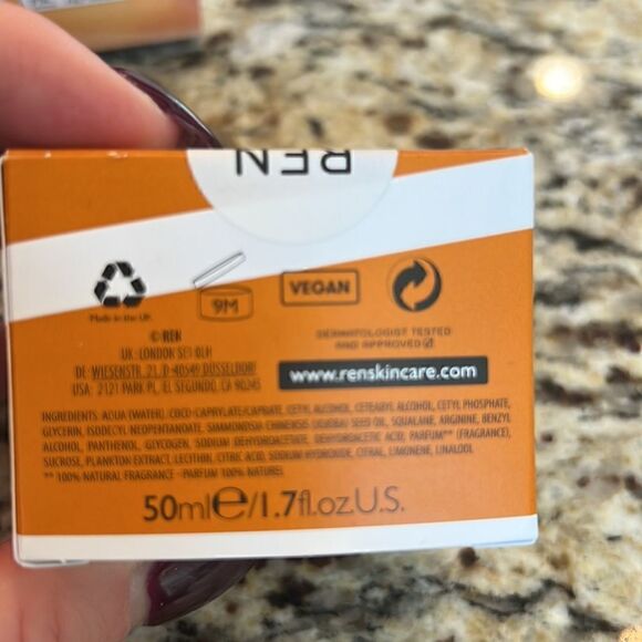 Limited Edition Ren all is bright clean skin care brand new in zip makeup case - Picture 7 of 7